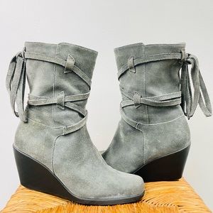 AEROSOLES Gather All gray booties 7.5 suede ,wedge heel.